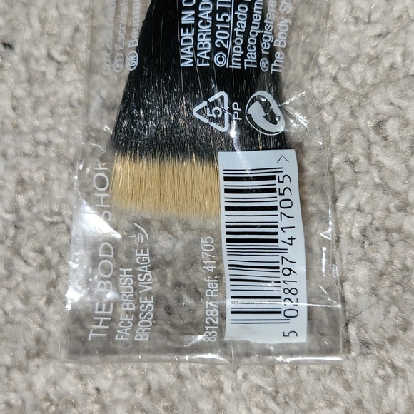 Dual Fiber Face Brush - Picture 4 of 4